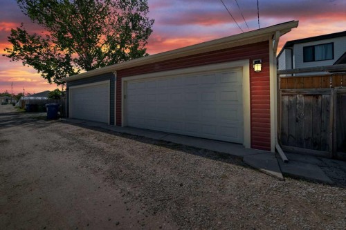 1048 Regal Crescent Ne, Calgary, AB - Outdoor