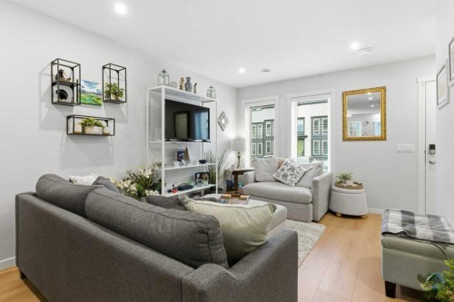 410-338 Seton Circle Se, Calgary, AB - Indoor Photo Showing Living Room