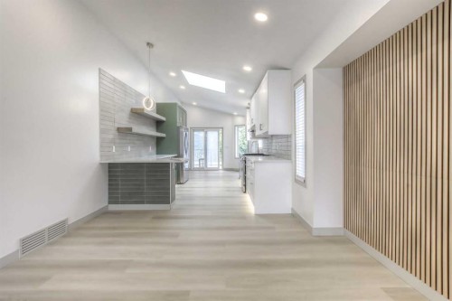 81 Coventry Circle Ne, Calgary, AB - Indoor