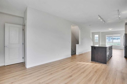 986 Sherwood Boulevard Nw, Calgary, AB - Indoor Photo Showing Other Room