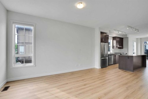 986 Sherwood Boulevard Nw, Calgary, AB - Indoor Photo Showing Kitchen