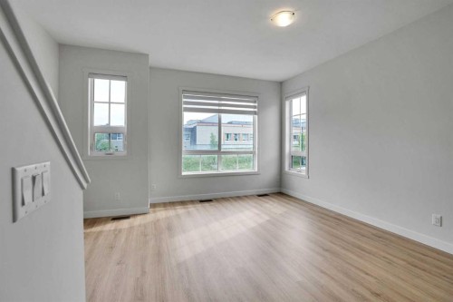 986 Sherwood Boulevard Nw, Calgary, AB - Indoor Photo Showing Other Room