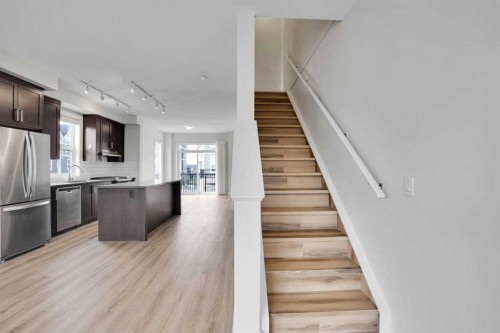 986 Sherwood Boulevard Nw, Calgary, AB - Indoor Photo Showing Kitchen