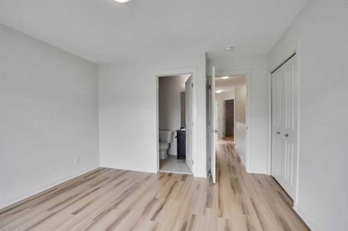 986 Sherwood Boulevard Nw, Calgary, AB - Indoor Photo Showing Other Room