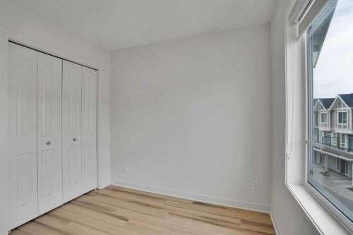 986 Sherwood Boulevard Nw, Calgary, AB - Indoor Photo Showing Other Room