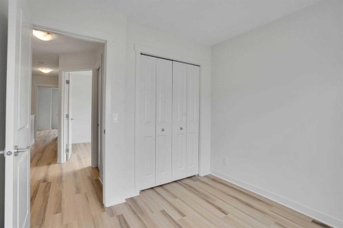 986 Sherwood Boulevard Nw, Calgary, AB - Indoor Photo Showing Other Room