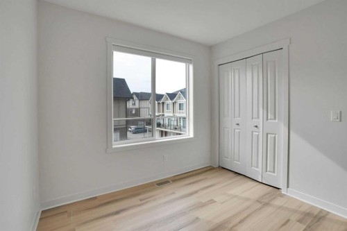 986 Sherwood Boulevard Nw, Calgary, AB - Indoor Photo Showing Other Room
