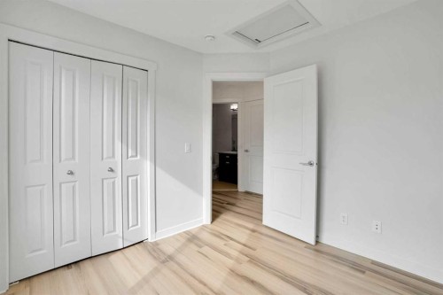 986 Sherwood Boulevard Nw, Calgary, AB - Indoor Photo Showing Other Room