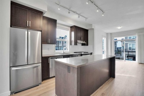 986 Sherwood Boulevard Nw, Calgary, AB - Indoor Photo Showing Kitchen