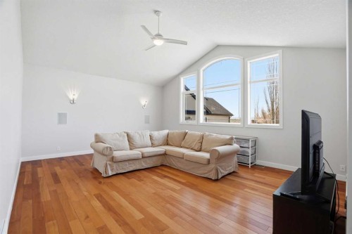 135 Cranleigh View Se, Calgary, AB - Indoor Photo Showing Living Room