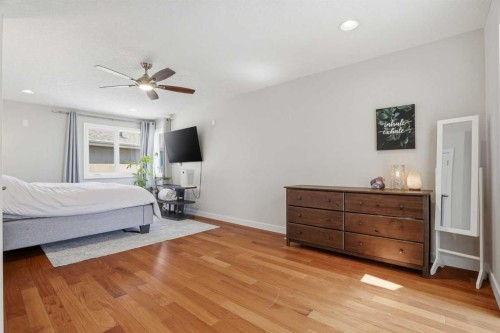135 Cranleigh View Se, Calgary, AB - Indoor Photo Showing Bedroom