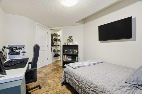 135 Cranleigh View Se, Calgary, AB - Indoor Photo Showing Bedroom