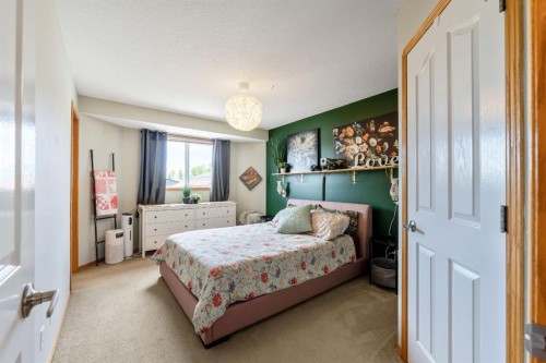 1721 Strathcona Place, Strathmore, AB - Indoor Photo Showing Bedroom