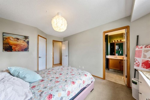 1721 Strathcona Place, Strathmore, AB - Indoor Photo Showing Bedroom