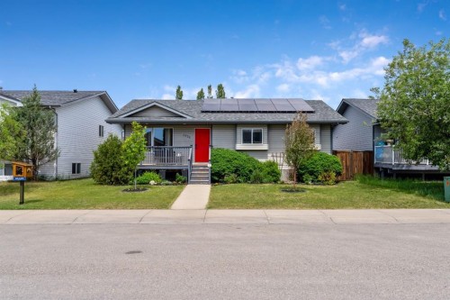 1721 Strathcona Place, Strathmore, AB - Outdoor With Facade