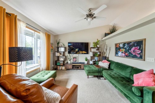 1721 Strathcona Place, Strathmore, AB - Indoor Photo Showing Living Room