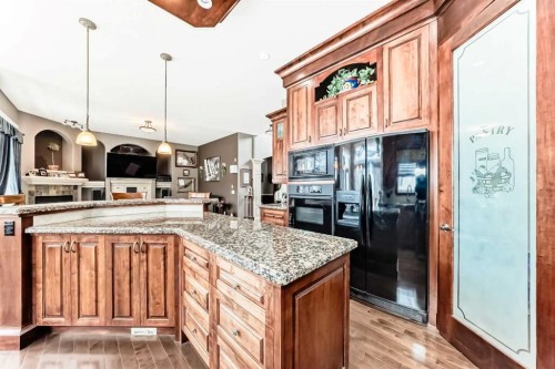 18 Royal Ridge Link Nw, Calgary, AB 