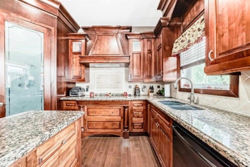 18 Royal Ridge Link Nw, Calgary, AB 