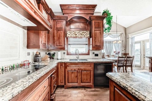 18 Royal Ridge Link Nw, Calgary, AB 