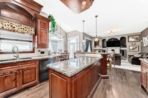 18 Royal Ridge Link Nw, Calgary, AB 