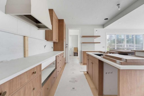 4612 Grove Hill Road Sw, Calgary, AB - Indoor Photo Showing Kitchen