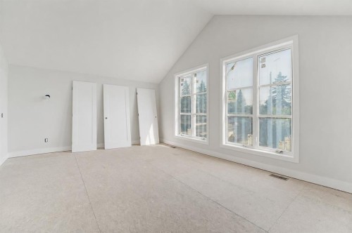 4612 Grove Hill Road Sw, Calgary, AB - Indoor Photo Showing Other Room