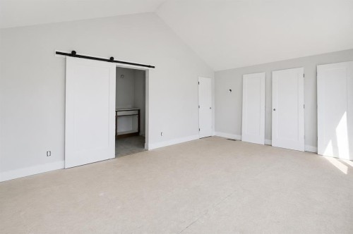 4612 Grove Hill Road Sw, Calgary, AB - Indoor Photo Showing Other Room