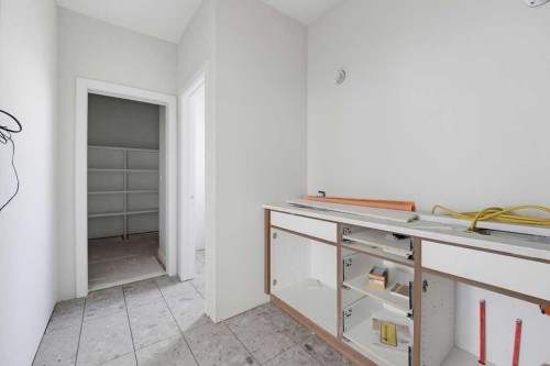 4612 Grove Hill Road Sw, Calgary, AB - Indoor Photo Showing Other Room