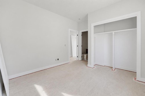 4612 Grove Hill Road Sw, Calgary, AB - Indoor Photo Showing Other Room