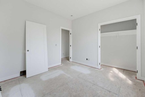 4612 Grove Hill Road Sw, Calgary, AB - Indoor Photo Showing Other Room