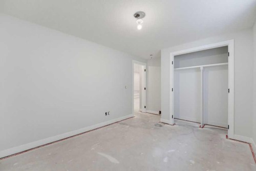 4612 Grove Hill Road Sw, Calgary, AB - Indoor Photo Showing Other Room