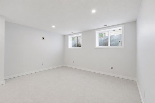 4612 Grove Hill Road Sw, Calgary, AB - Indoor Photo Showing Other Room