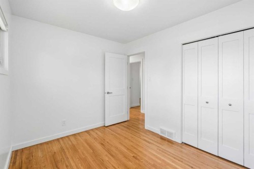 7224 Farrell Road Se, Calgary, AB - Indoor Photo Showing Other Room