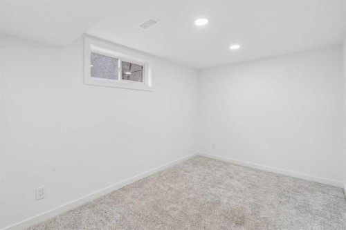 7224 Farrell Road Se, Calgary, AB - Indoor Photo Showing Other Room
