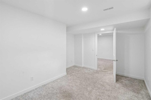 7224 Farrell Road Se, Calgary, AB - Indoor Photo Showing Other Room