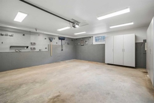 7224 Farrell Road Se, Calgary, AB - Indoor Photo Showing Garage