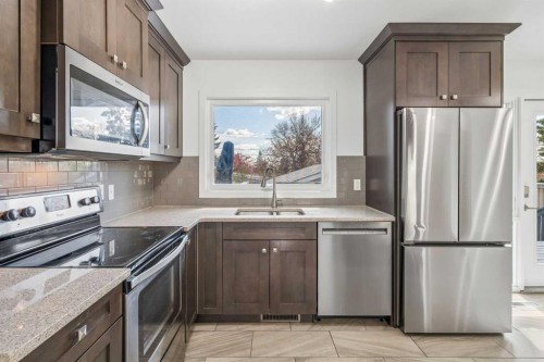 7224 Farrell Road Se, Calgary, AB - Indoor Photo Showing Kitchen With Stainless Steel Kitchen
