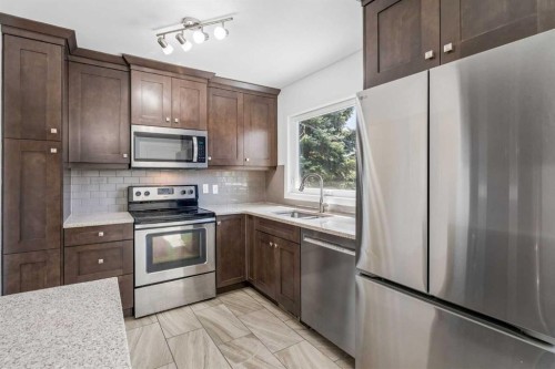 7224 Farrell Road Se, Calgary, AB - Indoor Photo Showing Kitchen With Stainless Steel Kitchen