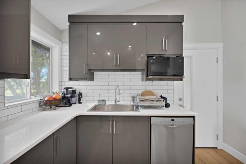 100 San Diego Green Ne, Calgary, AB - Indoor Photo Showing Kitchen With Upgraded Kitchen