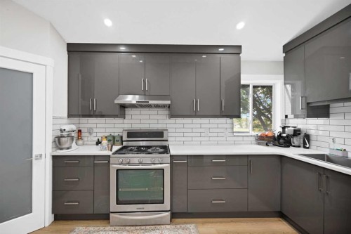 100 San Diego Green Ne, Calgary, AB - Indoor Photo Showing Kitchen With Upgraded Kitchen