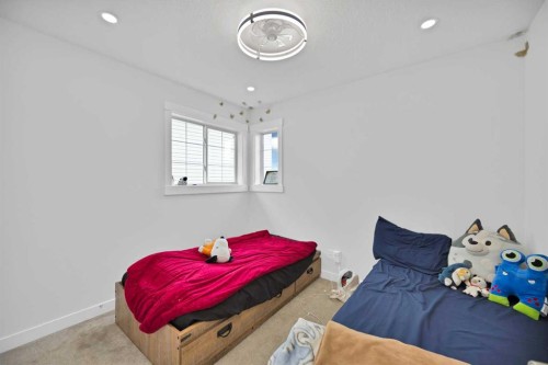 100 San Diego Green Ne, Calgary, AB - Indoor Photo Showing Bedroom