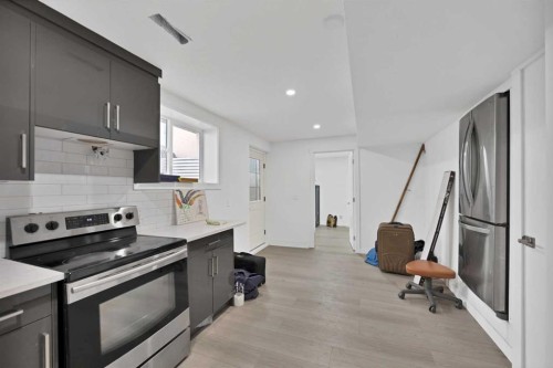 100 San Diego Green Ne, Calgary, AB - Indoor Photo Showing Kitchen With Stainless Steel Kitchen