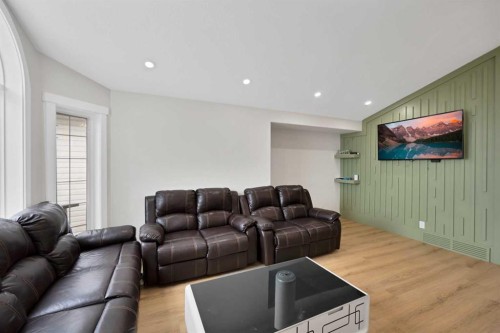 100 San Diego Green Ne, Calgary, AB - Indoor Photo Showing Living Room
