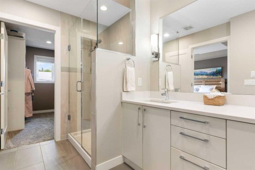 2008 43 Street Nw, Calgary, AB - Indoor Photo Showing Bathroom