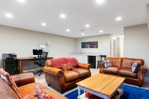2008 43 Street Nw, Calgary, AB - Indoor