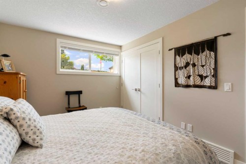2008 43 Street Nw, Calgary, AB - Indoor Photo Showing Bedroom