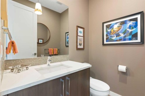 2008 43 Street Nw, Calgary, AB - Indoor Photo Showing Bathroom
