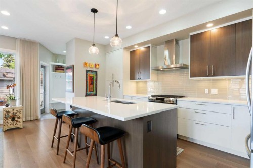 2008 43 Street Nw, Calgary, AB - Indoor Photo Showing Kitchen With Upgraded Kitchen