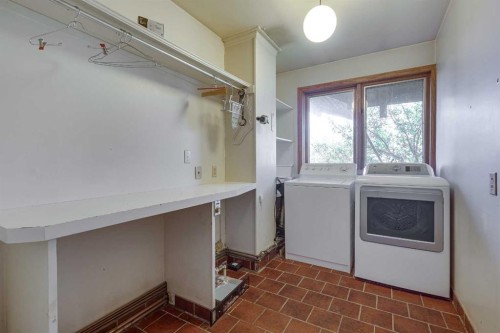 273167 Range Road 25, Rural Rocky View County, AB - Indoor Photo Showing Laundry Room