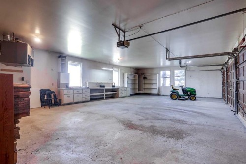 273167 Range Road 25, Rural Rocky View County, AB - Indoor Photo Showing Garage
